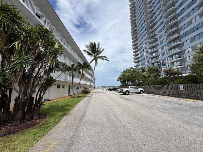 Building Photo - 4500 N Flagler Dr