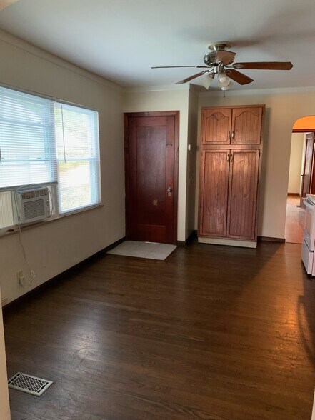 Dining Area - 83 S Powell Ave