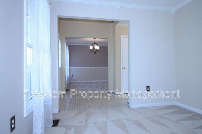 Building Photo - 6540 Cottonwood Dr