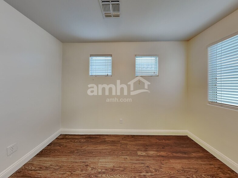 Building Photo - 3458 E Orchid Ln