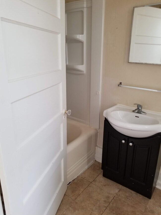 Building Photo - 406 S Park Ave