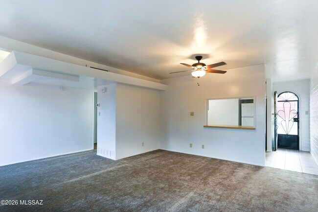 Building Photo - 565 N Macnab Dr