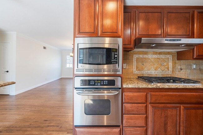 Building Photo - 15871 Belfast Ln