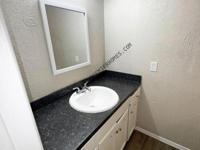 Building Photo - 3041 SW 40th Pl