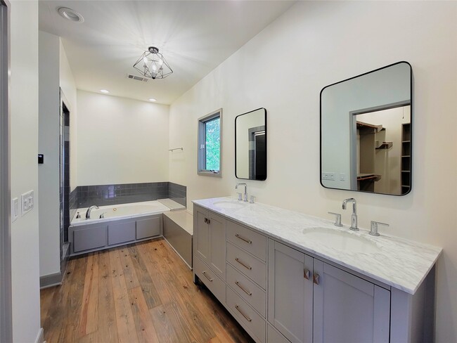 Building Photo - 917 Herkimer St