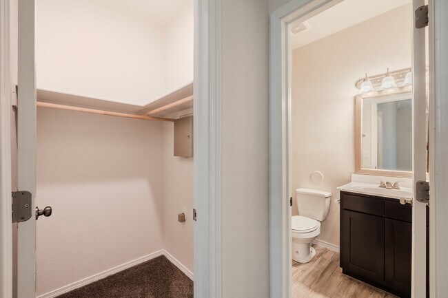 Building Photo - 1040 Indigo Sky St