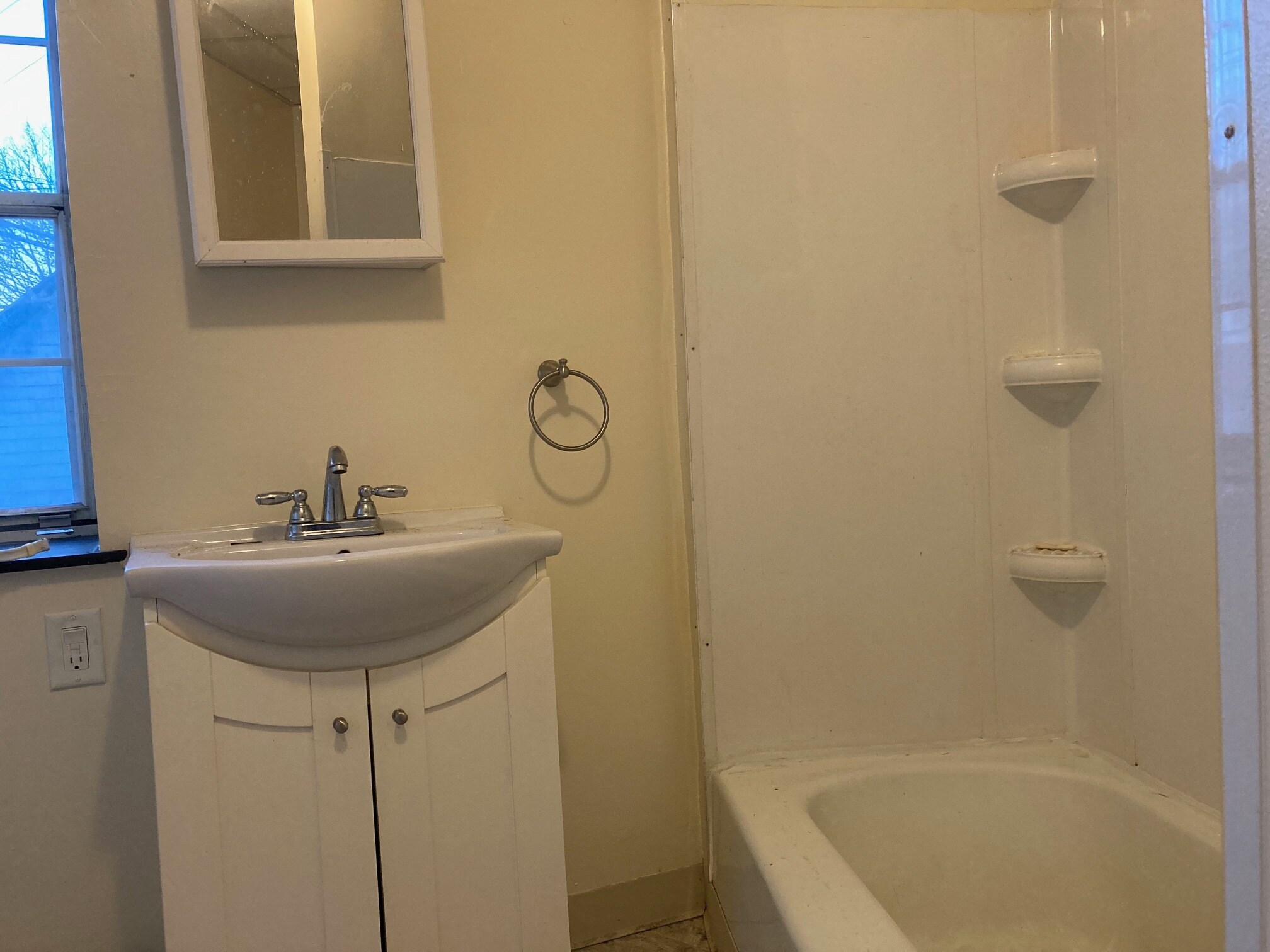 Building Photo - 5801 Lincoln Ave