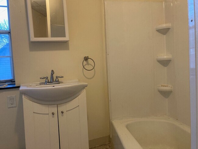 Building Photo - 5801 Lincoln Ave