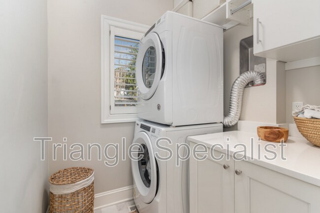 Building Photo - 2018 Smallwood Dr