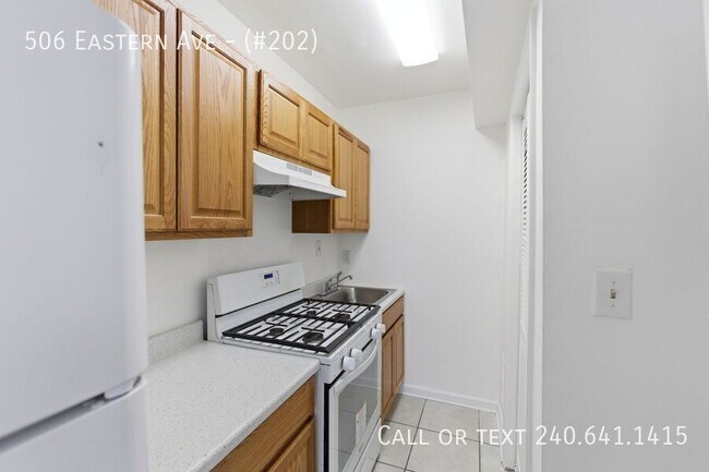 Building Photo - 506 Eastern Ave NE