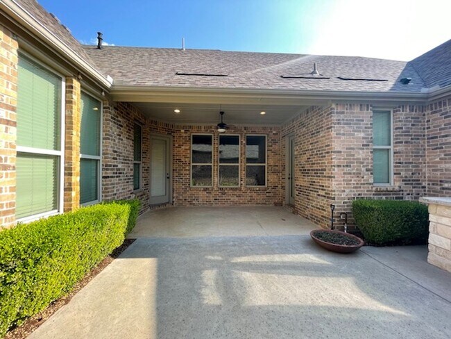 Building Photo - 1605 Le Mans Ln
