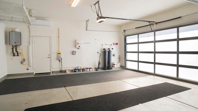 Building Photo - 82830 Logan Creek Dr