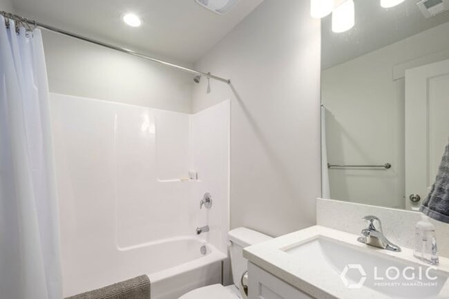 Building Photo - 688 E 500 S