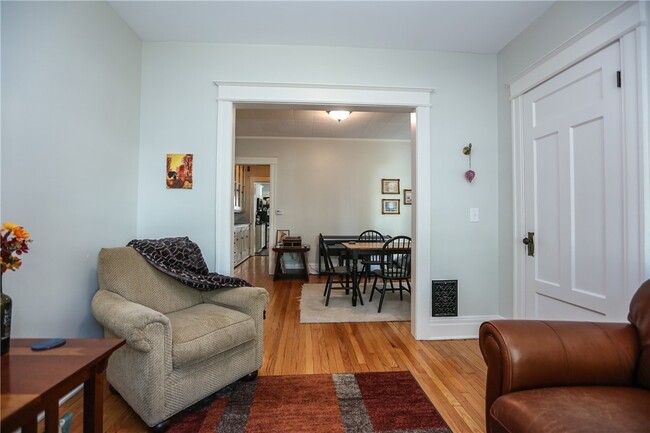 Building Photo - 296 Laburnam Crescent