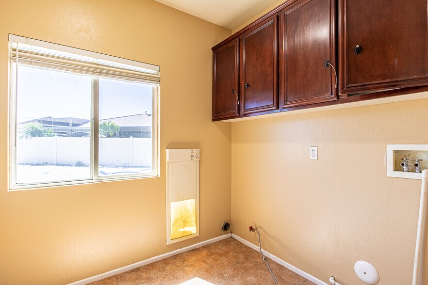 Building Photo - 64310 Appalachian St