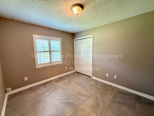 Building Photo - 1695 Evans Dr S