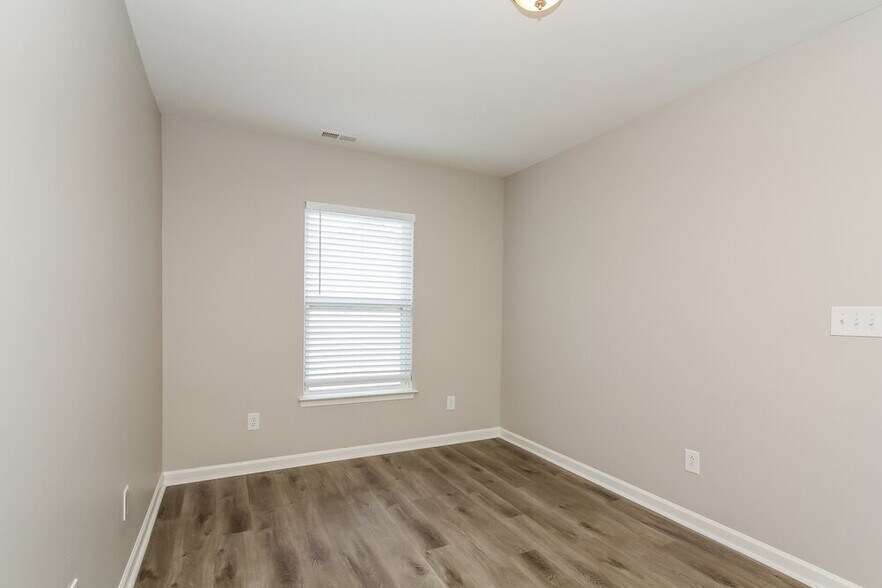 Building Photo - 114 Flanders Dr