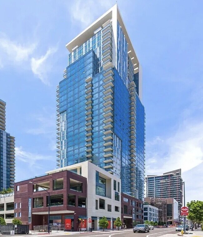 Building Photo - Panoramic Bayfront Luxury Living in the Heart of Little Italy