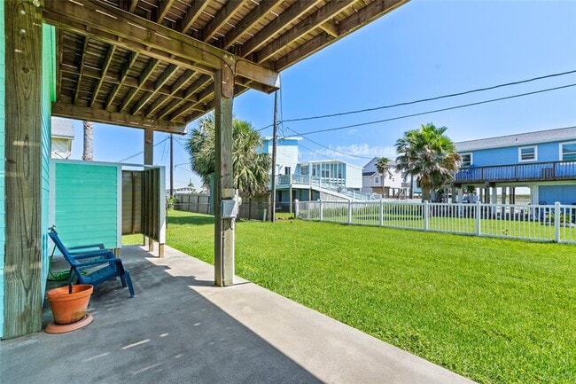 Building Photo - 3923 Reeves Dr