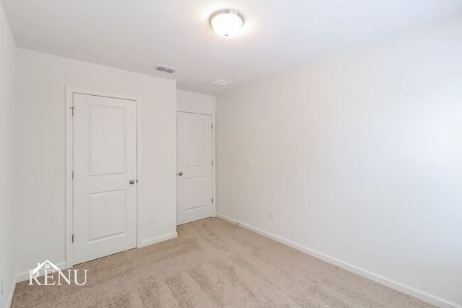 Building Photo - 3085 Calcutta St