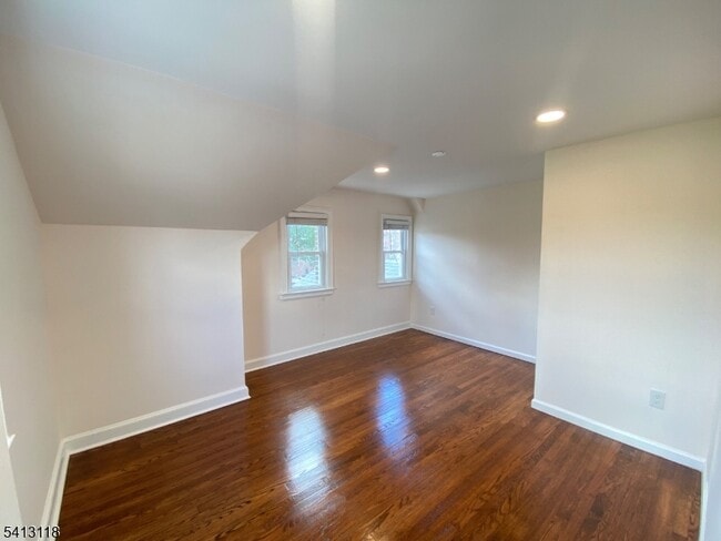 Building Photo - 52 Day St