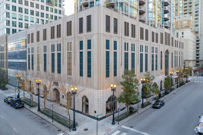 Building Photo - The Pinnacle