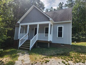 Building Photo - Blackstone- 4 Bed 2 Bath Cape Style Home