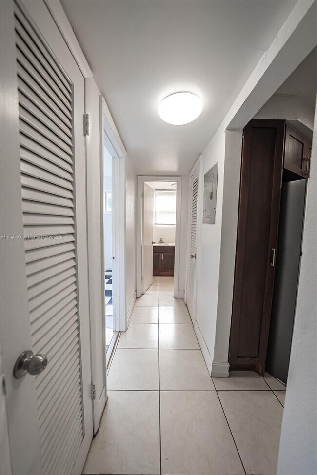 Building Photo - 1701 NE Miami Gardens Dr