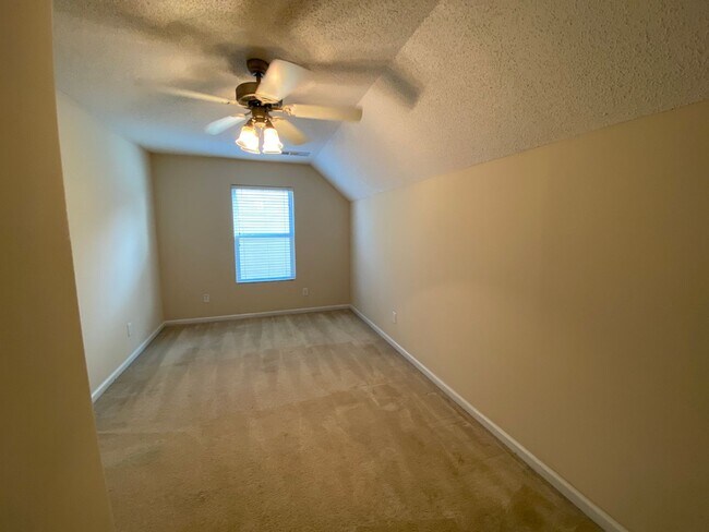 Building Photo - BRIDGEWATER HOME! PRE-LEASING FOR AUGUST 1 2026! 1/2 Off Deposit!