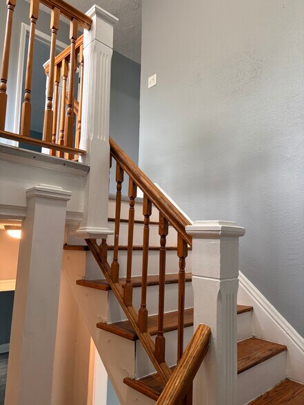 Building Photo - 3723 Sylvan Pl