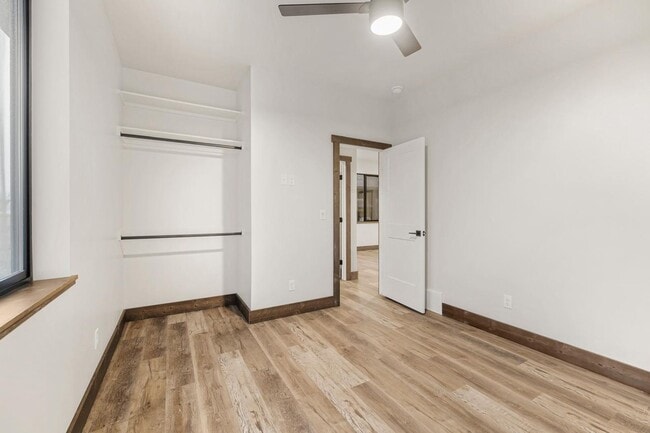 Building Photo - K288LI