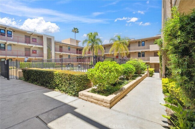 Building Photo - 17000 Burbank Blvd