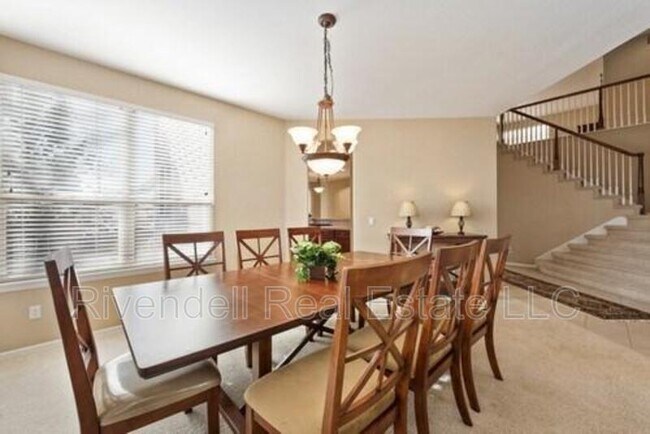 Building Photo - 1942 Rose Petal Ct