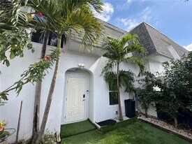 Building Photo - 4028 SW 67th Ter