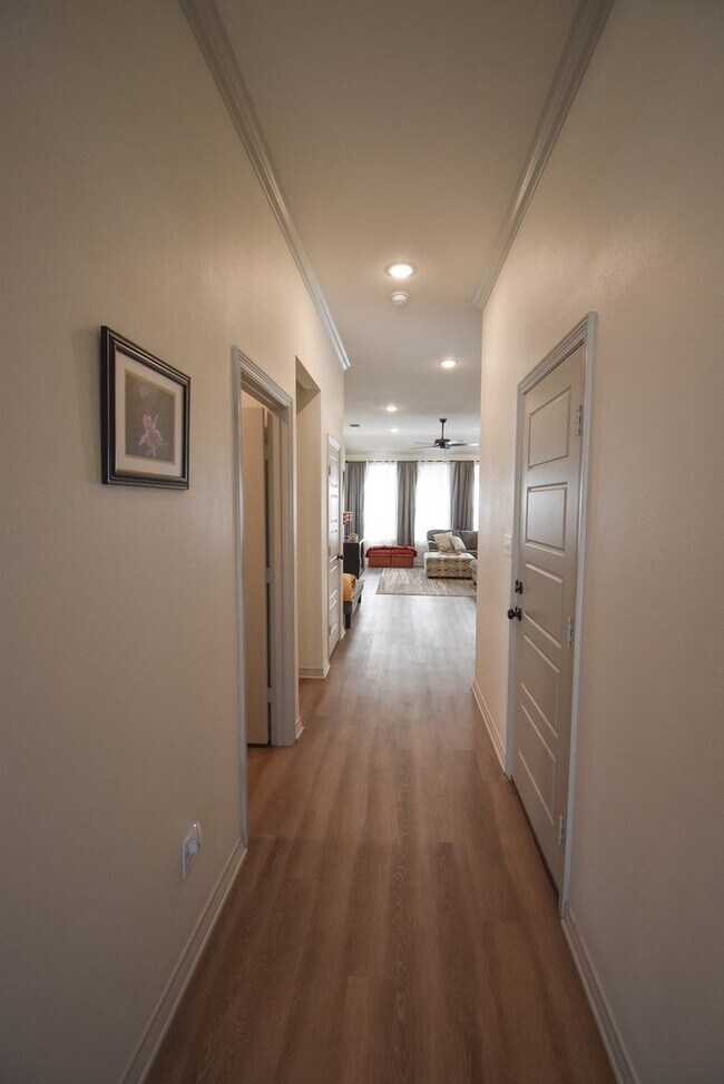 Building Photo - Available! Gorgeous 3 Bedroom 2 Bath in Tyler!