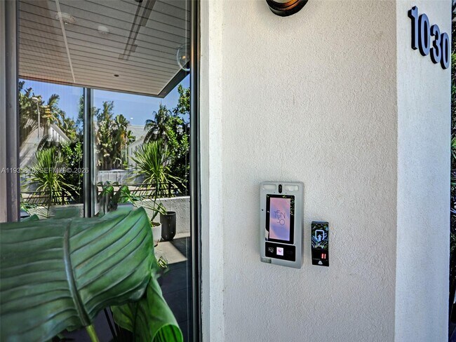 Building Photo - 1030 15th St