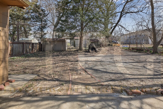 Building Photo - 573 S Crescent Ave