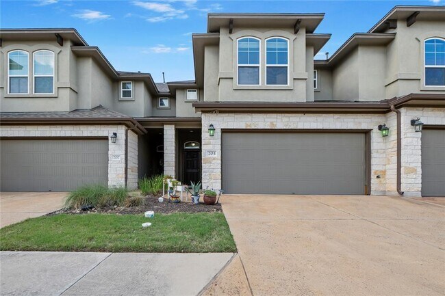 Building Photo - 13400 Briarwick Dr
