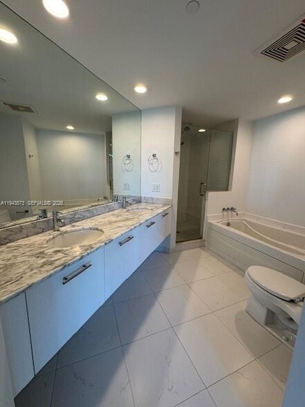 Building Photo - 500 Brickell Ave