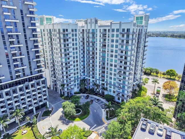 Building Photo - 300 S Australian Ave