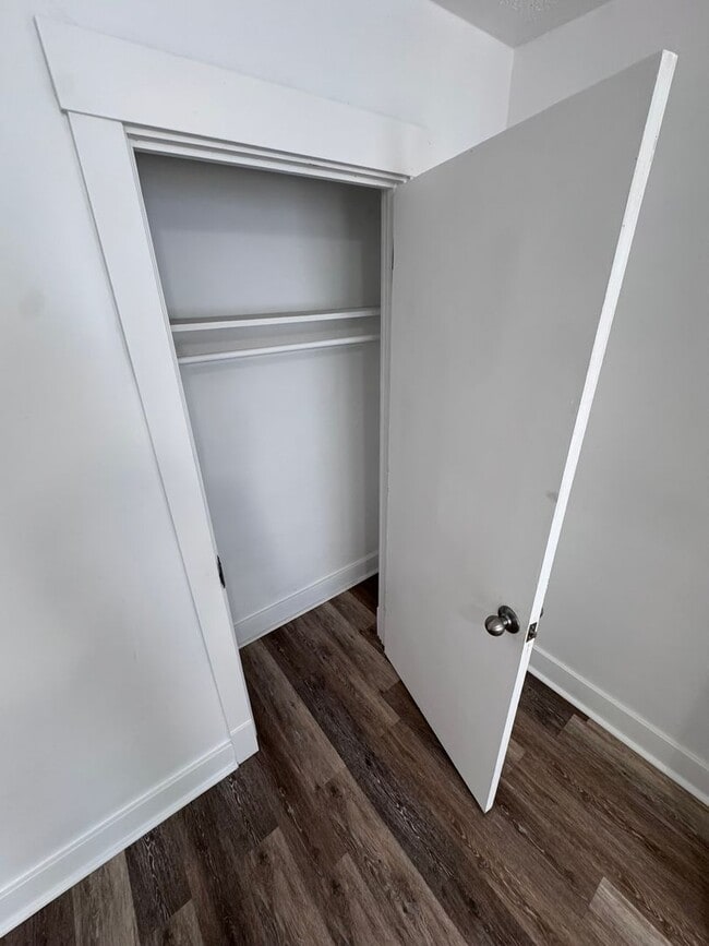 Building Photo - Gorgeous Fully Renovated 4-Bed 1-Bath House In Christy Park!!!