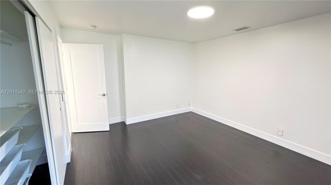 Building Photo - 3767 Oak Ridge Cir