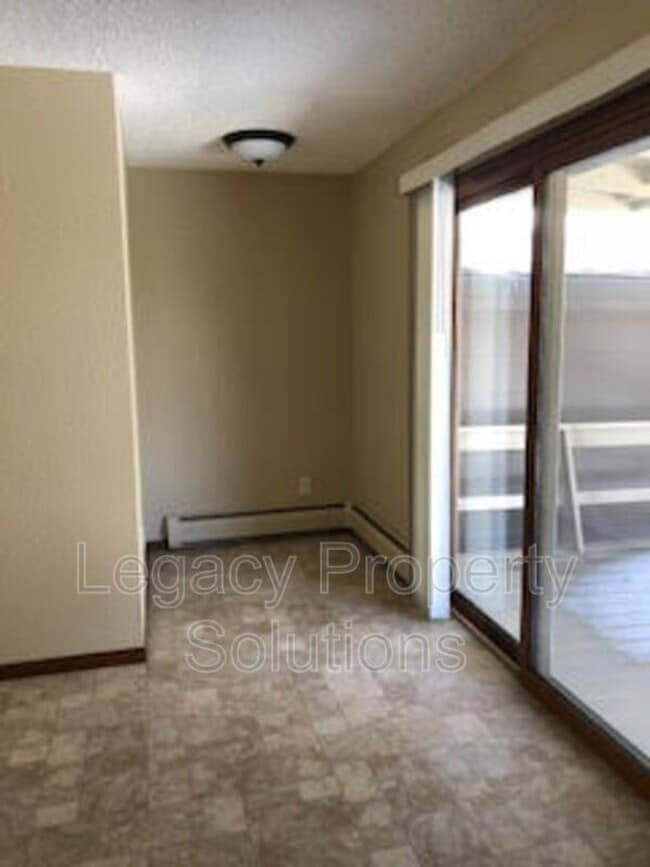 Building Photo - Modern Twin home in North Bismarck – Conve...