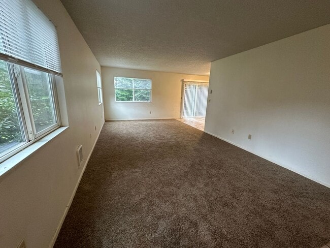 Building Photo - 3 Bedroom Condo for Rent - Hood River