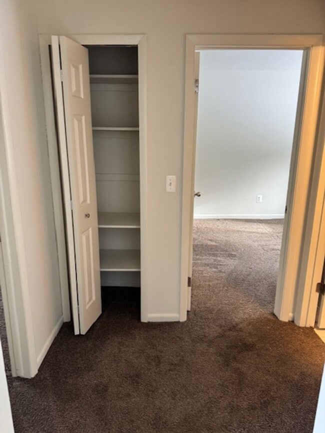 Building Photo - RANCH STYLE 2 BEDROOM DUPLEX FOR LEASE