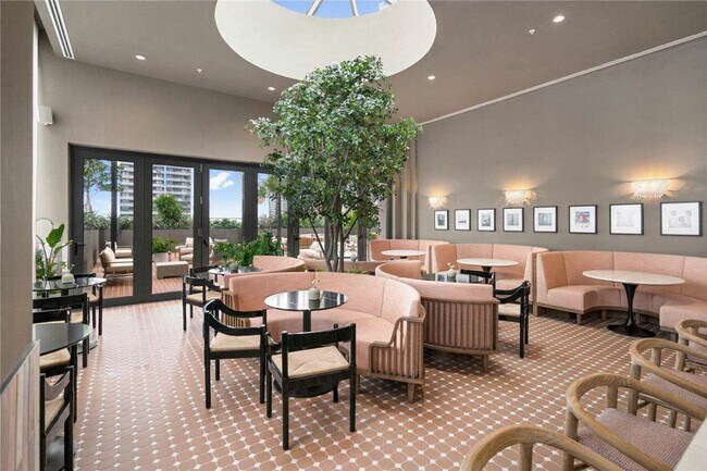 Building Photo - 11 NE 6th St