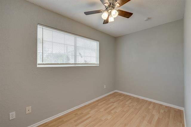 Building Photo - 5320 Lovell Ave