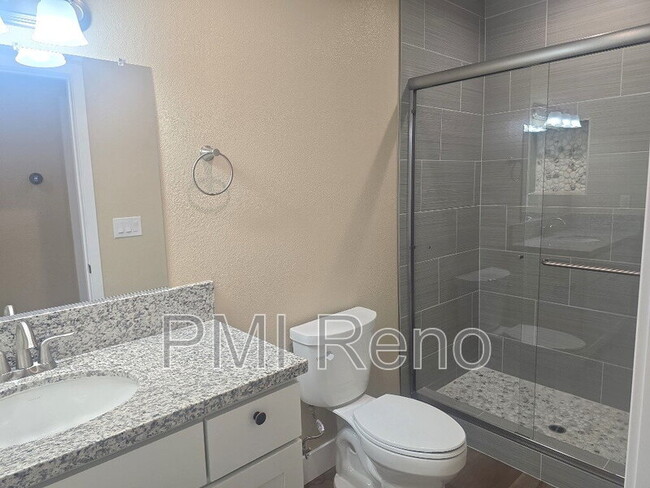 Building Photo - 452 Tracy Ln