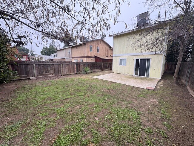 Building Photo - 2 story house in NW Visalia Available Now