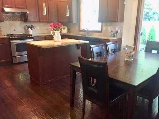 Building Photo - Modern Comfort and Space in a Peaceful Bot...